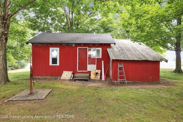 916 N Ainger Road, Charlotte, MI 48813