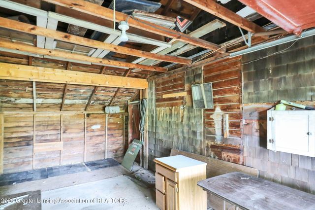 916 N Ainger Road, Charlotte, MI 48813