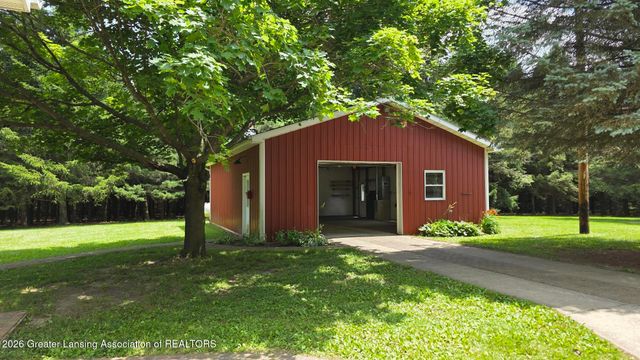 916 N Ainger Road, Charlotte, MI 48813