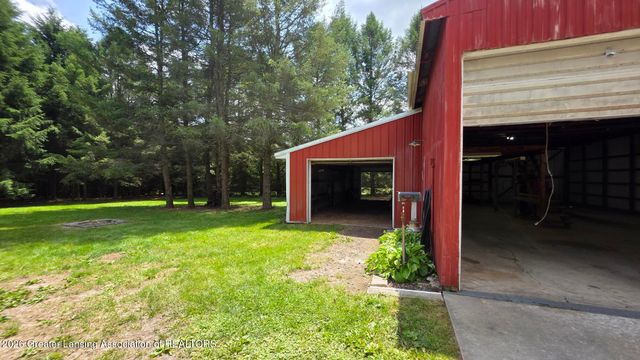 916 N Ainger Road, Charlotte, MI 48813