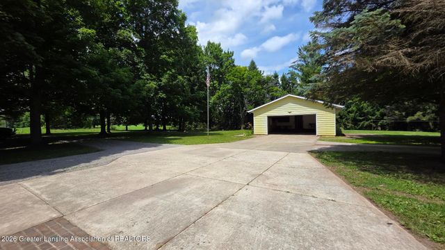 916 N Ainger Road, Charlotte, MI 48813