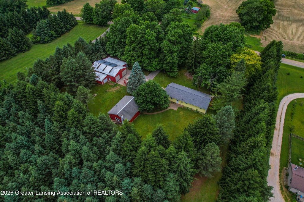 916 N Ainger Road, Charlotte, MI 48813