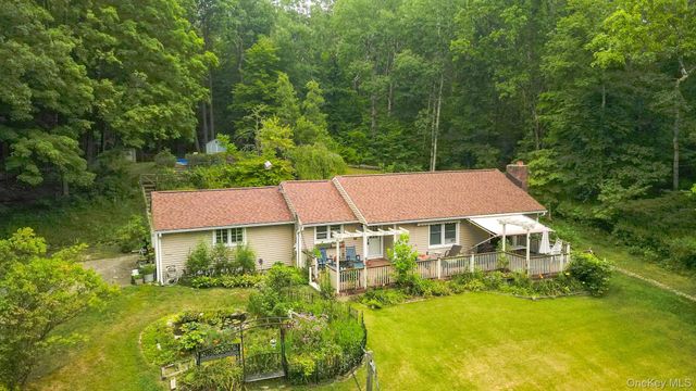 408 Field Road, Red Hook, NY 12571