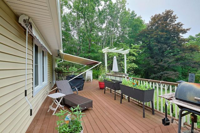 408 Field Road, Red Hook, NY 12571