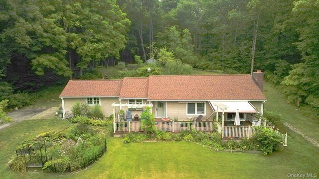 408 Field Road, Red Hook, NY 12571