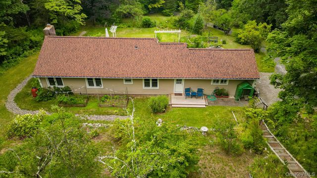 408 Field Road, Red Hook, NY 12571