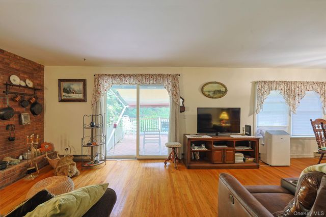 408 Field Road, Red Hook, NY 12571