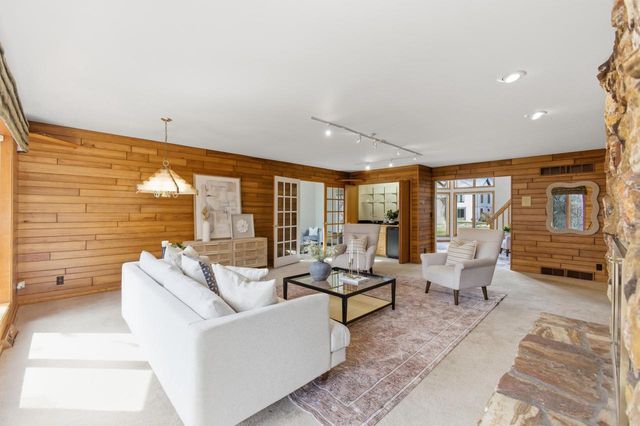 301 Ravine Baye ROAD, Milwaukee, WI 53217