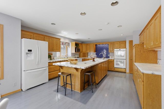 301 Ravine Baye ROAD, Milwaukee, WI 53217