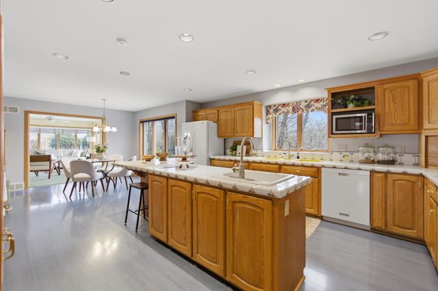 301 Ravine Baye ROAD, Milwaukee, WI 53217
