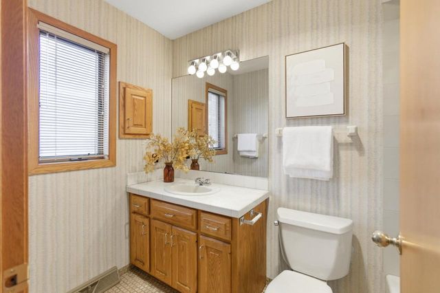 301 Ravine Baye ROAD, Milwaukee, WI 53217
