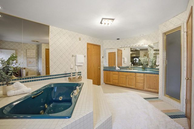 301 Ravine Baye ROAD, Milwaukee, WI 53217