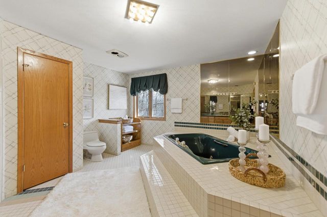 301 Ravine Baye ROAD, Milwaukee, WI 53217