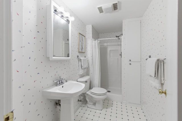 301 Ravine Baye ROAD, Milwaukee, WI 53217