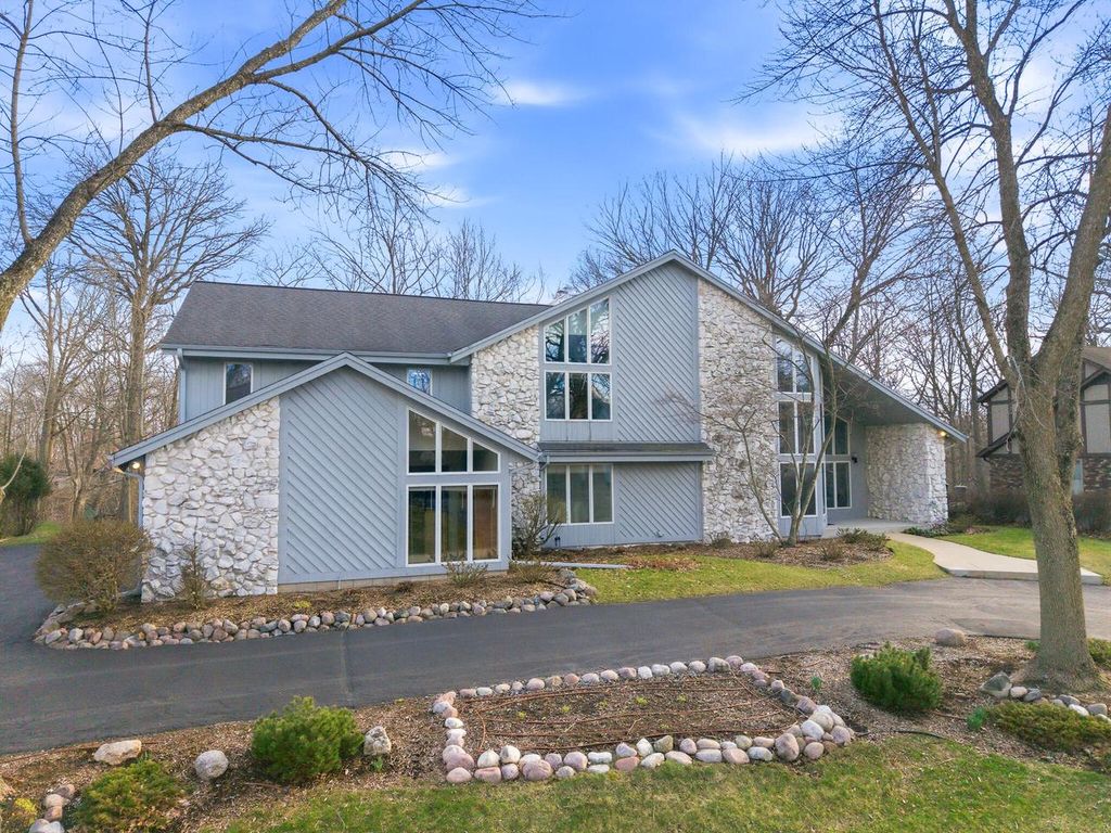 301 Ravine Baye ROAD, Milwaukee, WI 53217