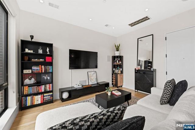 339 Palisade Avenue C, Jersey City, NJ 07307
