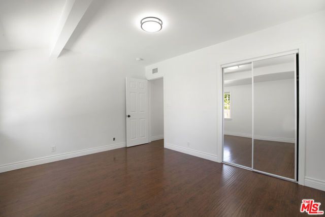 19027 Wyandotte Street, Reseda (los Angeles), CA 91335