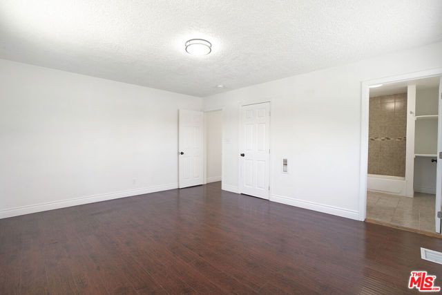 19027 Wyandotte Street, Reseda (los Angeles), CA 91335