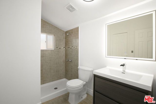 19027 Wyandotte Street, Reseda (los Angeles), CA 91335