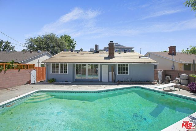 19027 Wyandotte Street, Reseda (los Angeles), CA 91335