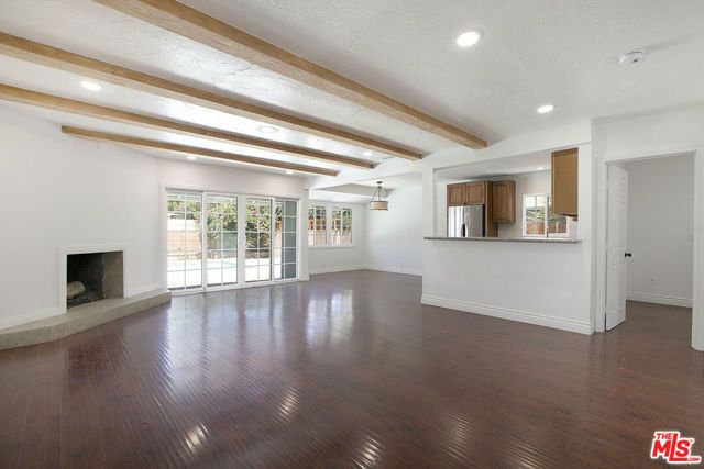 19027 Wyandotte Street, Reseda (los Angeles), CA 91335