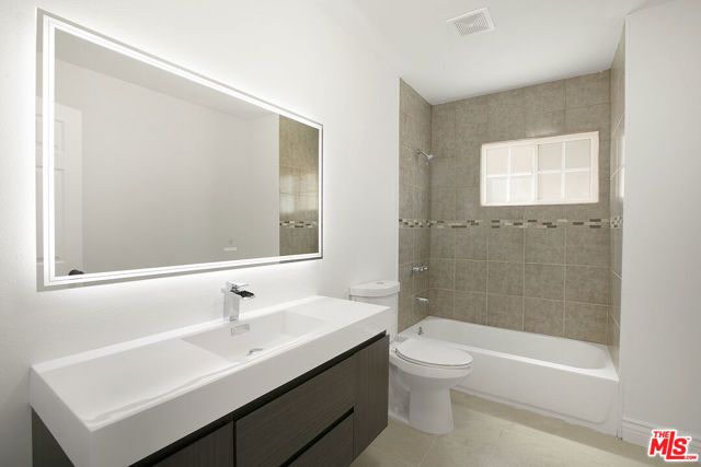 19027 Wyandotte Street, Reseda (los Angeles), CA 91335