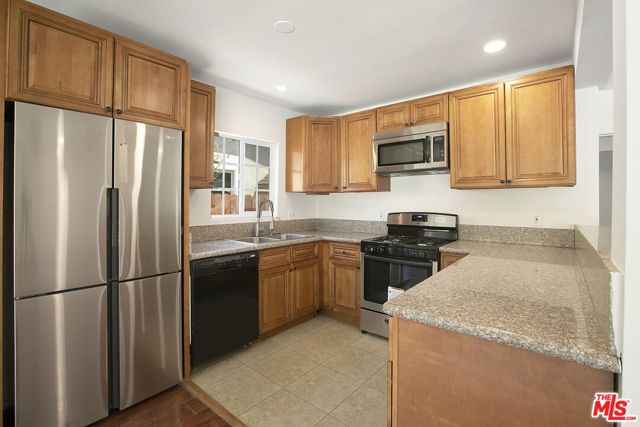 19027 Wyandotte Street, Reseda (los Angeles), CA 91335