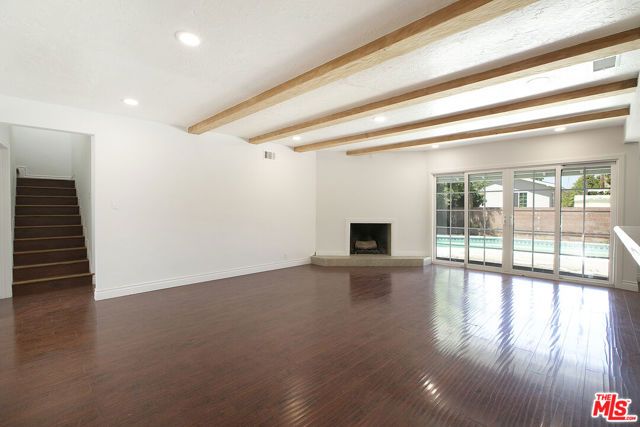 19027 Wyandotte Street, Reseda (los Angeles), CA 91335