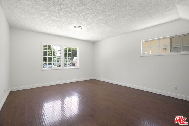 19027 Wyandotte Street, Reseda (los Angeles), CA 91335