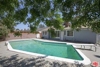 19027 Wyandotte Street, Reseda (los Angeles), CA 91335