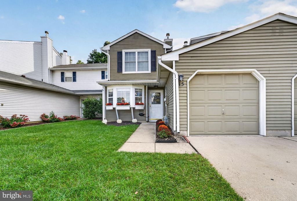 15 NORFOLK CT, BORDENTOWN, NJ 08505 — exterior