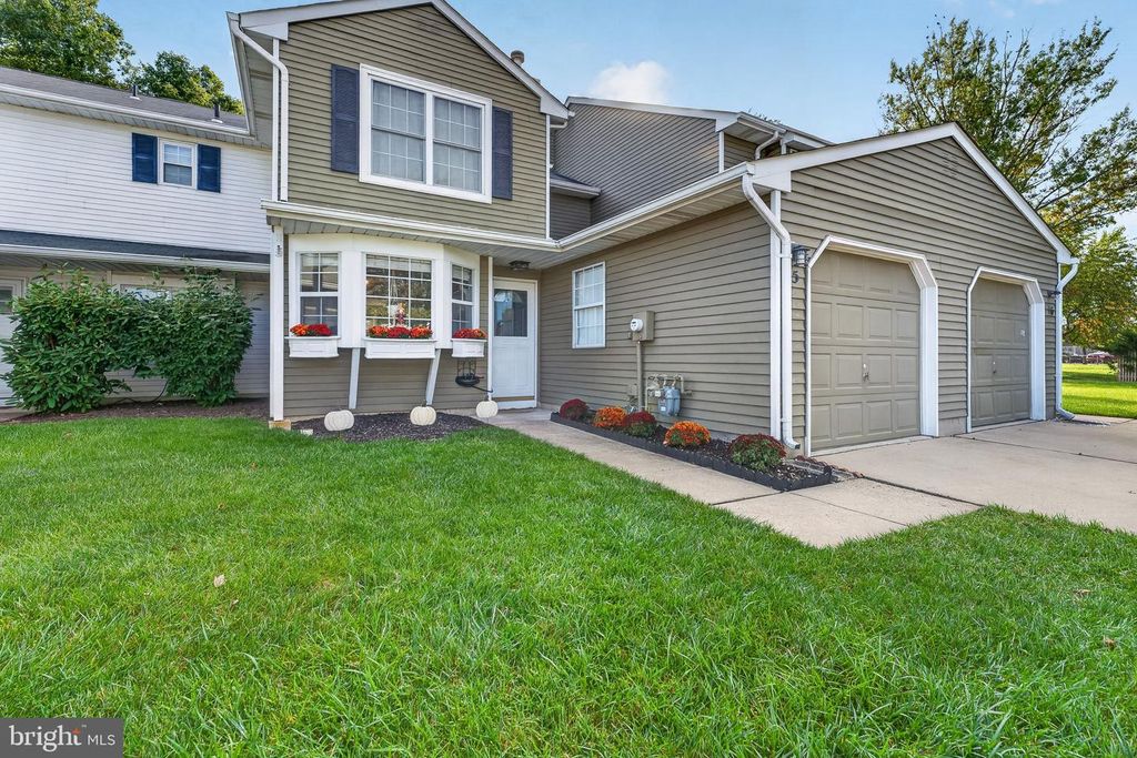 15 NORFOLK CT, BORDENTOWN, NJ 08505 — photo 2