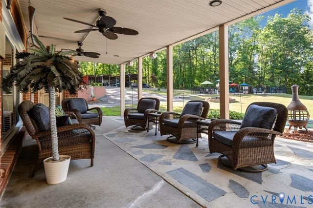 18522 Goode Ln, Dinwiddie, VA 23841