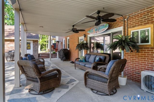 18522 Goode Ln, Dinwiddie, VA 23841