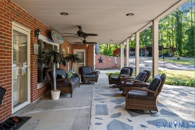 18522 Goode Ln, Dinwiddie, VA 23841
