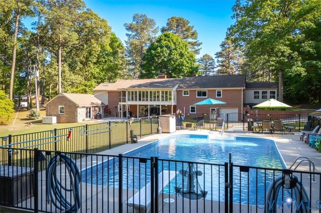 18522 Goode Ln, Dinwiddie, VA 23841