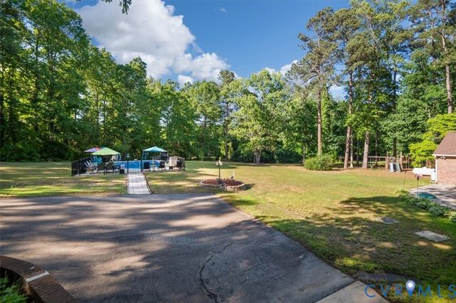 18522 Goode Ln, Dinwiddie, VA 23841