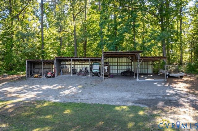 18522 Goode Ln, Dinwiddie, VA 23841