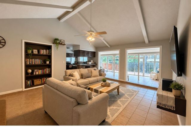 111 Rigby Owen Road, Conroe, TX 77304