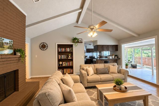 111 Rigby Owen Road, Conroe, TX 77304