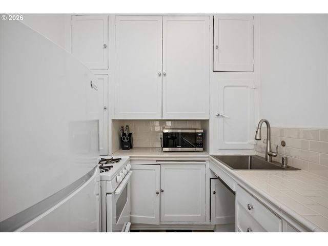 709 Sw 16TH Ave 505, Portland, OR 97205