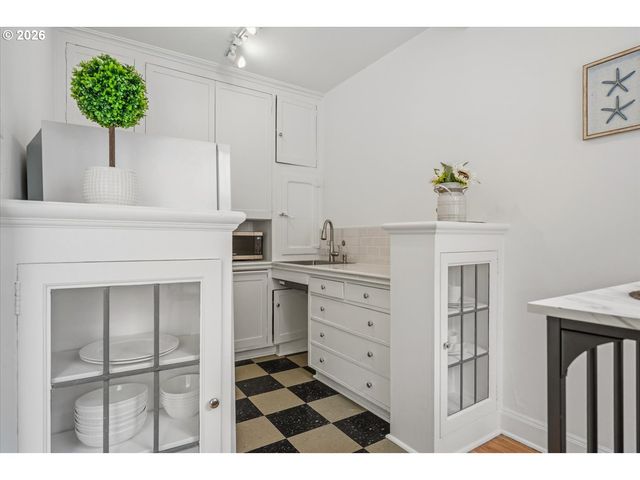 709 Sw 16TH Ave 505, Portland, OR 97205