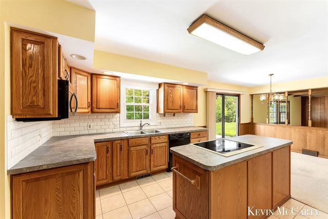 1746 Edgewood Avenue, Grand Rapids, MI 49506