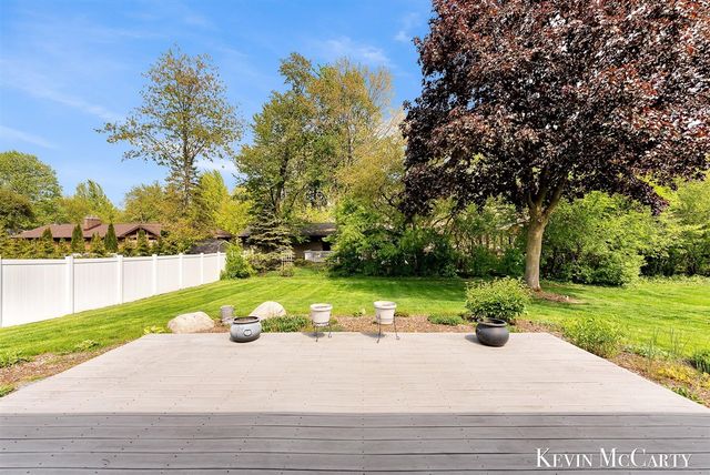 1746 Edgewood Avenue, Grand Rapids, MI 49506