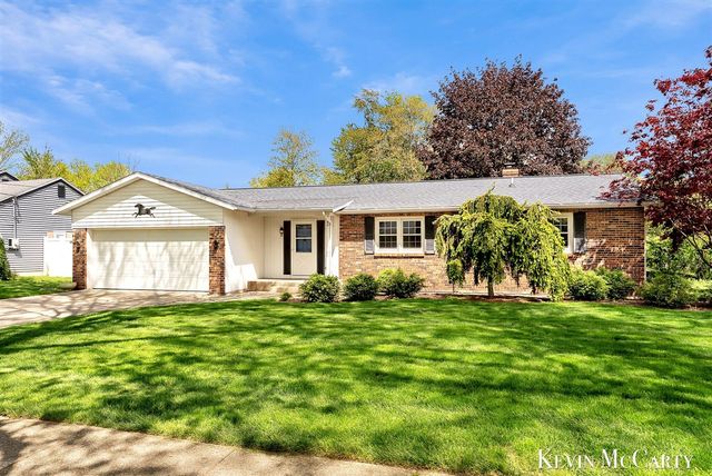 1746 Edgewood Avenue, Grand Rapids, MI 49506
