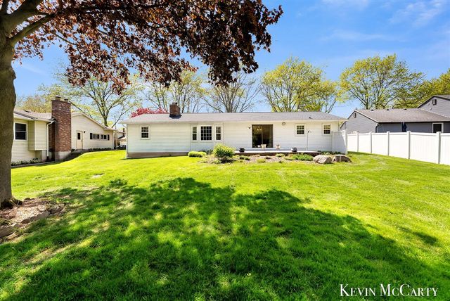 1746 Edgewood Avenue, Grand Rapids, MI 49506
