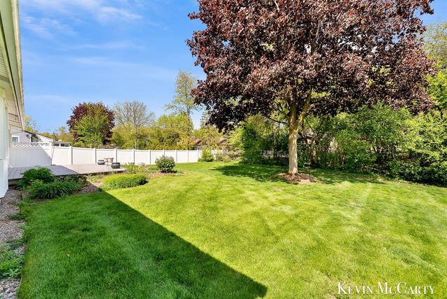 1746 Edgewood Avenue, Grand Rapids, MI 49506