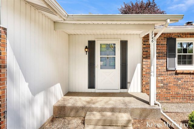 1746 Edgewood Avenue, Grand Rapids, MI 49506