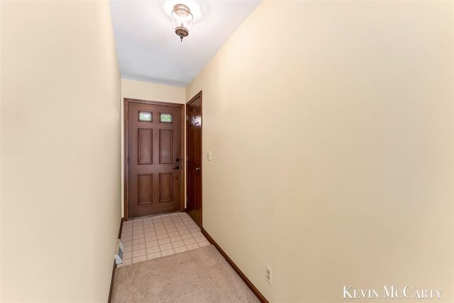 1746 Edgewood Avenue, Grand Rapids, MI 49506