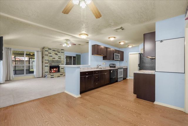 2790 Pinewood Drive, League City, TX 77573